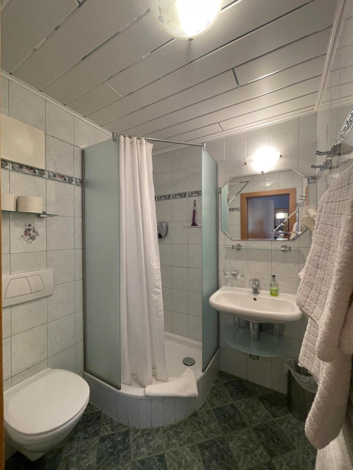 Restaurant-Pension Dorfwirt Bad Kleinkirchheim Exteriör bild