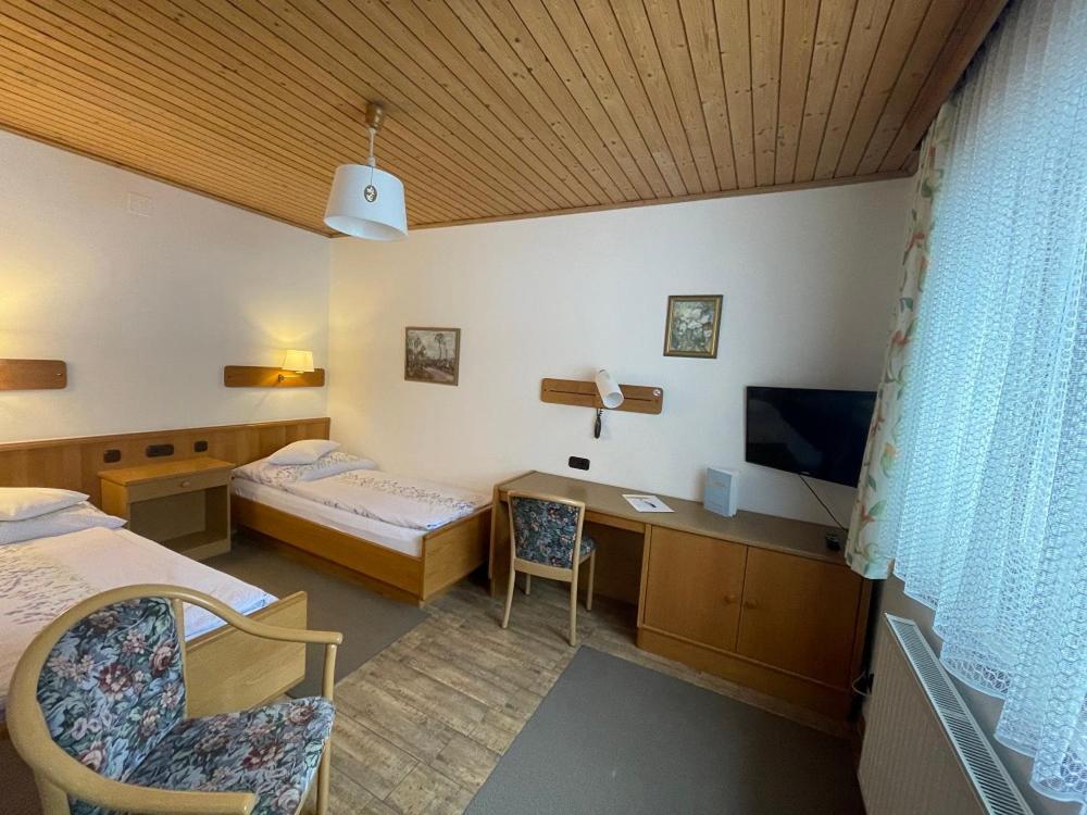 Restaurant-Pension Dorfwirt Bad Kleinkirchheim Exteriör bild